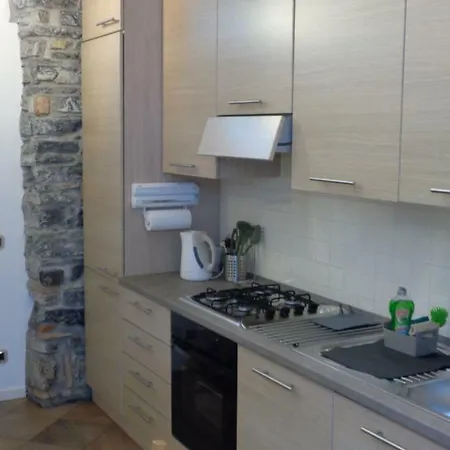 アパート Alice's チェルノッビオ